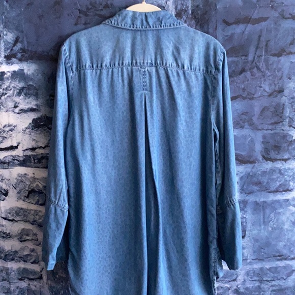 Bella Dahl Animal print Chambray Denim look button up Shirt - Picture 6 of 9